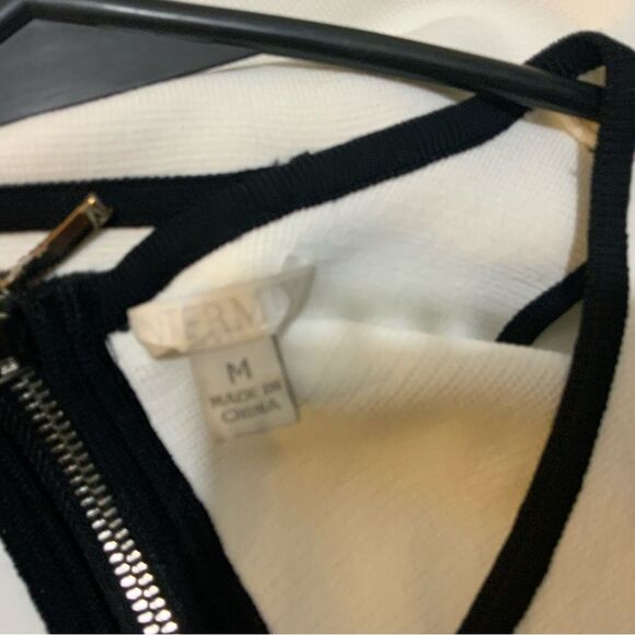 INTERMIX black white  Crew Neck Top
 Size: M - Picture 8 of 9